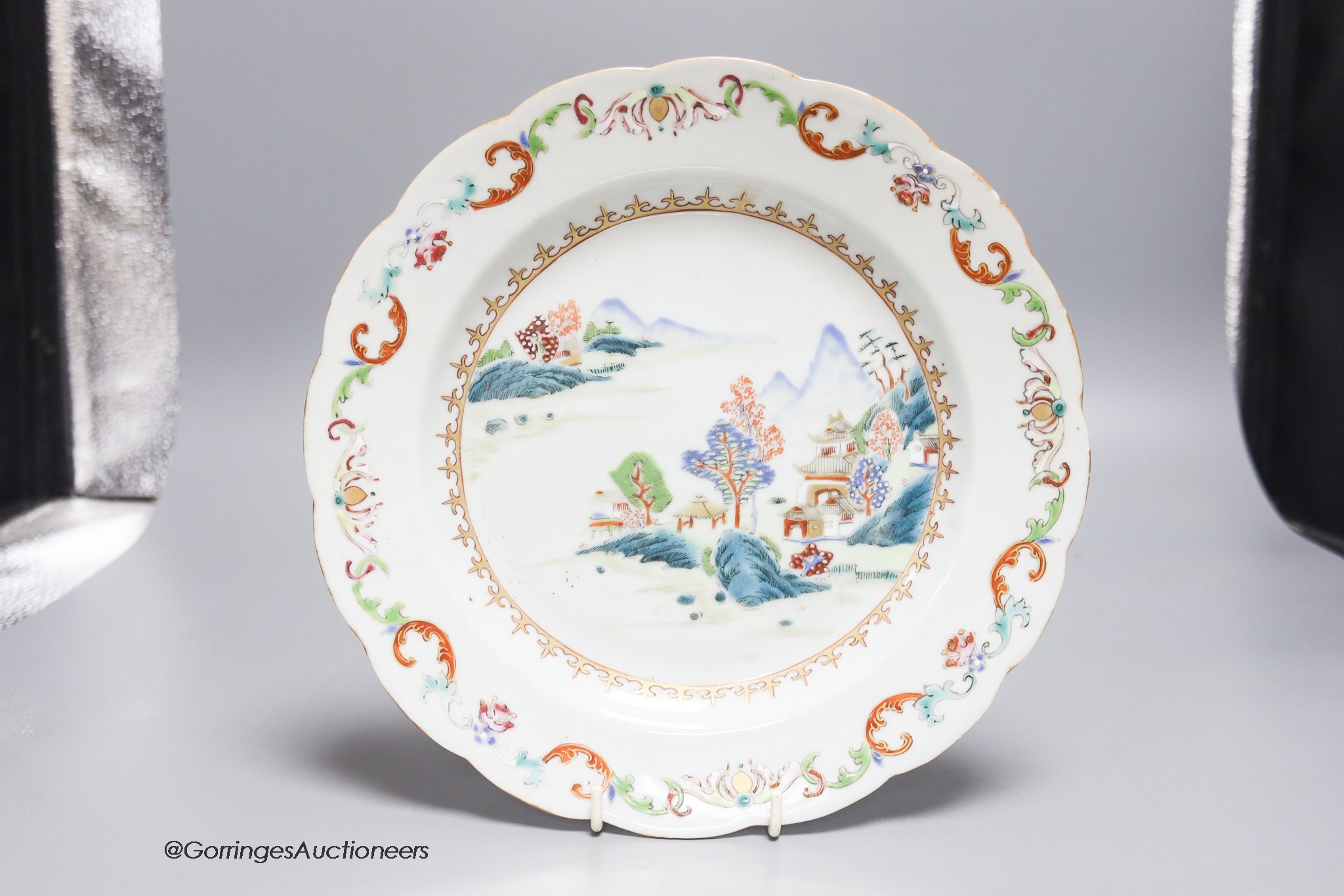 A Chinese Export famille rose plate, Qianlong period, Dia 23cm